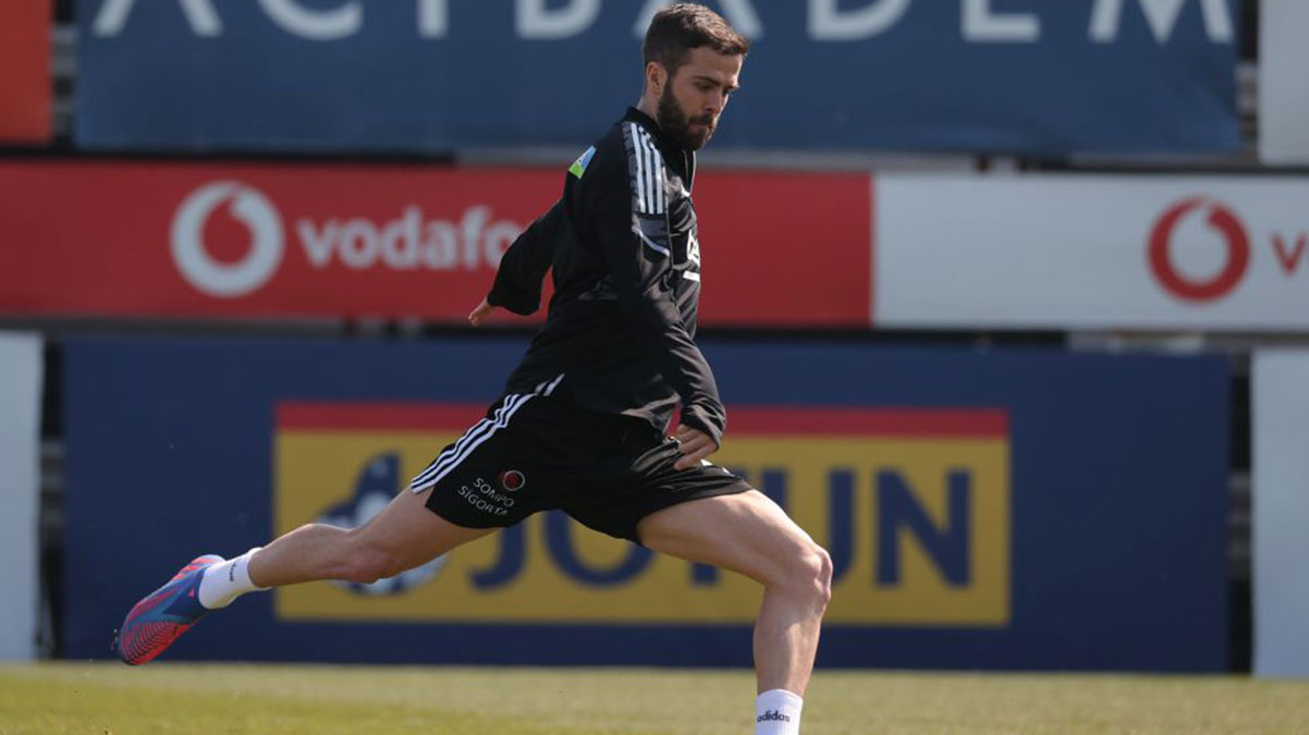 Be�ikta�'ta Trabzonspor ma�� �ncesi Miralem Pjanic sevinci
