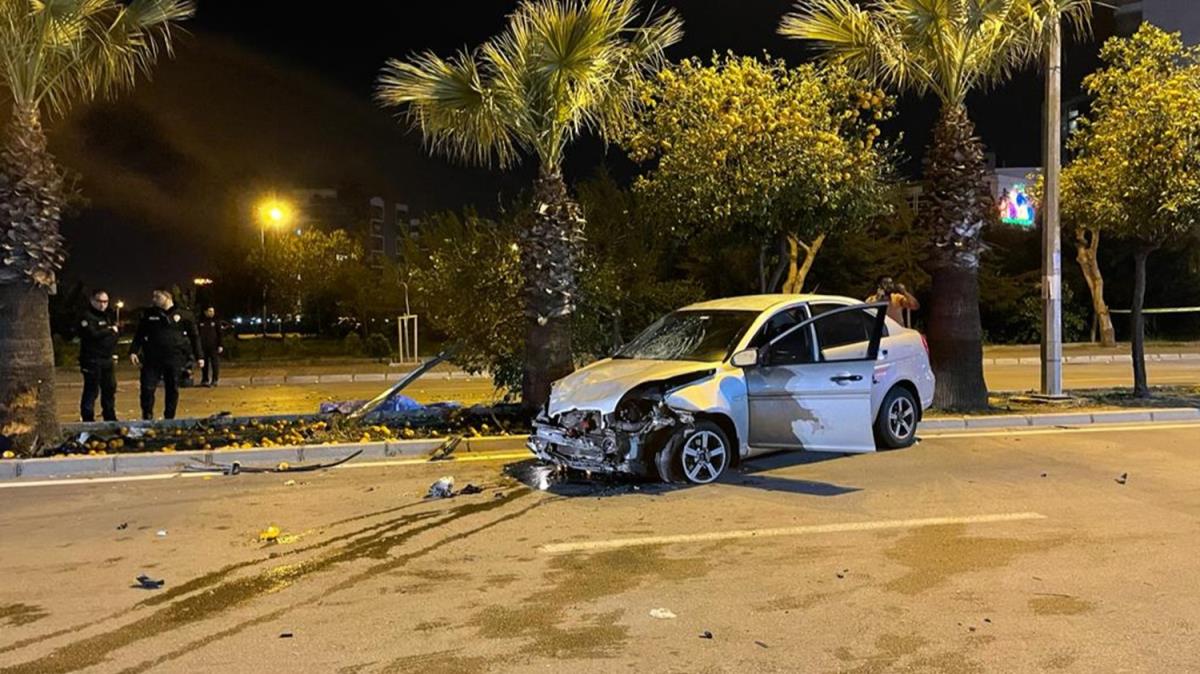 Adana'da refjde turun toplayan 3 kadn, otomobillerin arpmas sonucu ld