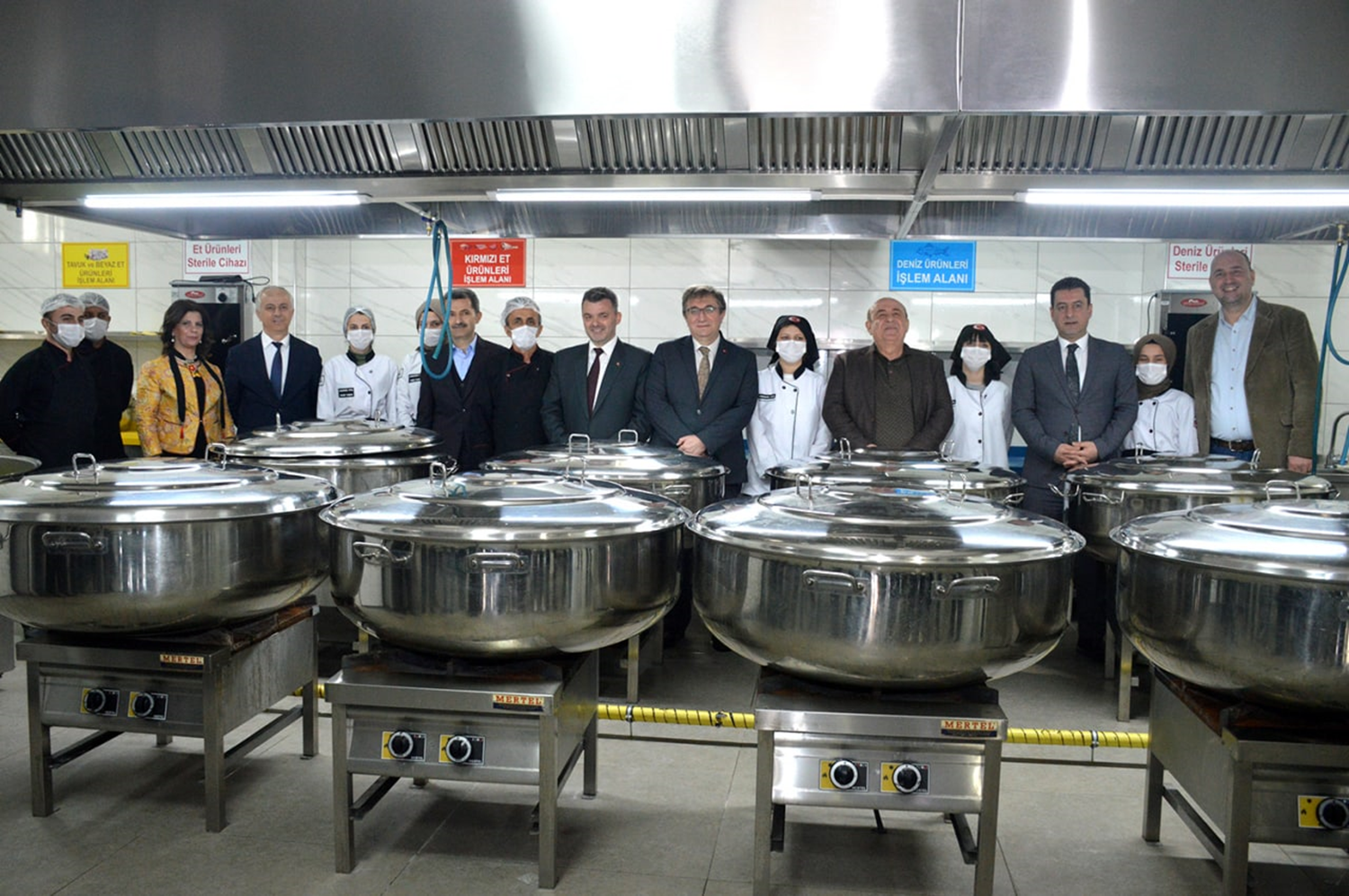 Meslek lisesi �retti�i yemeklerle 1.3 milyon lira ciro yapt�