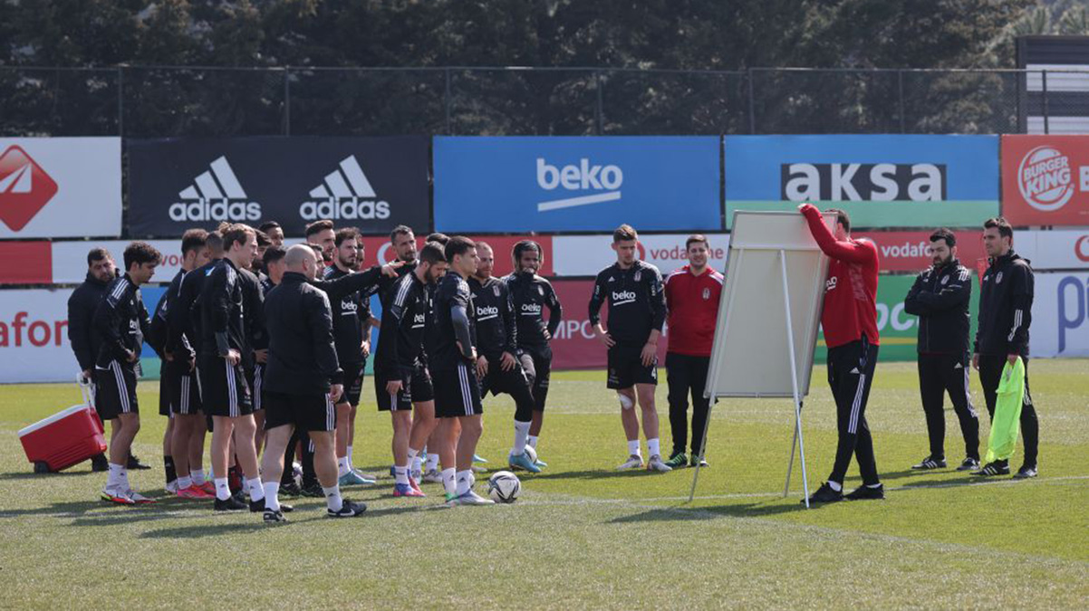 Derbinin takti�ini belirledi