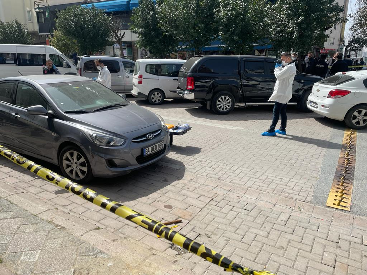 Zeytinburnu'nda silahlar patlad�: �ok say�da yaral� var