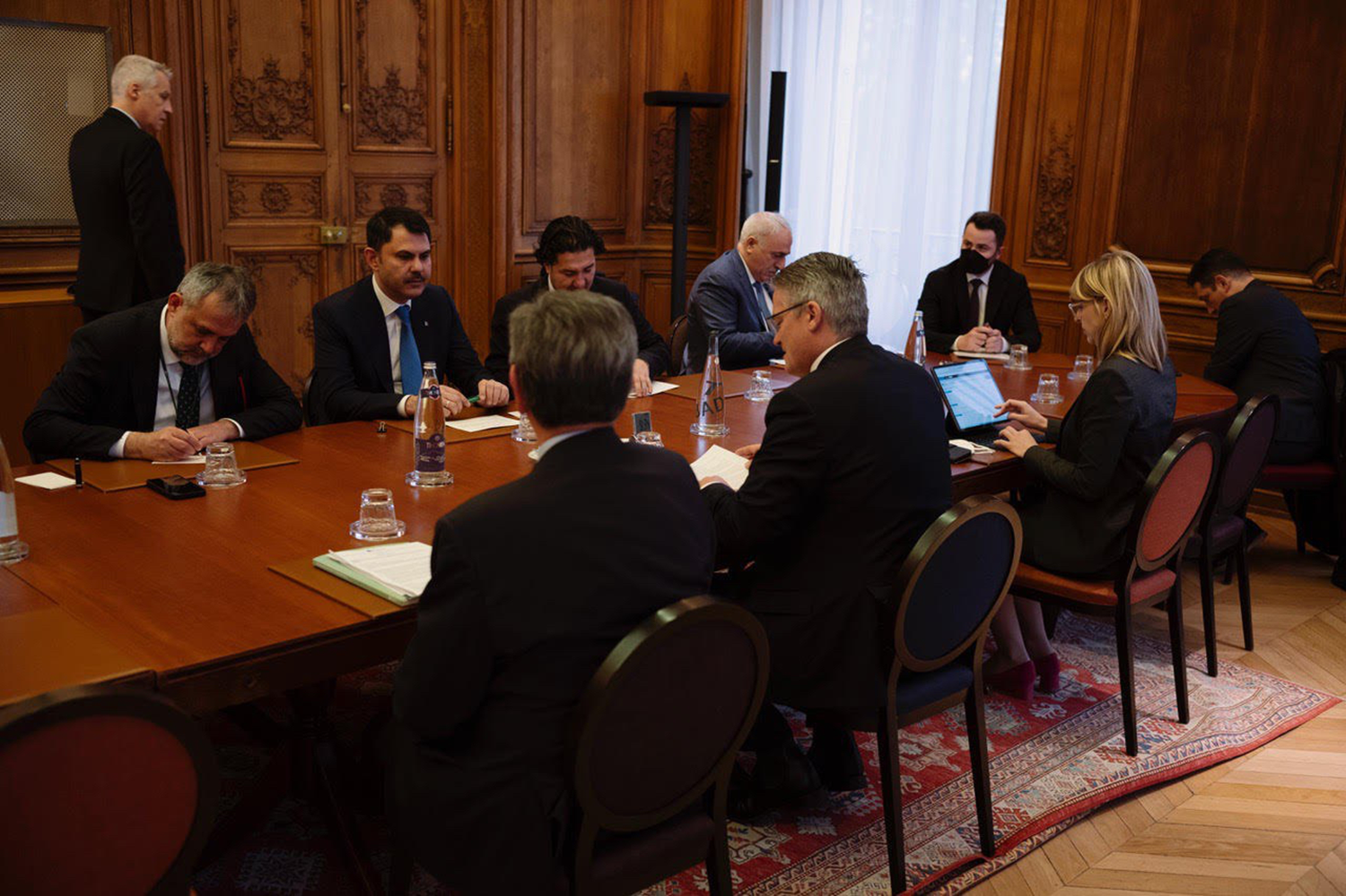 Bakan Kurum, OECD Toplant�s� i�in Paris'te