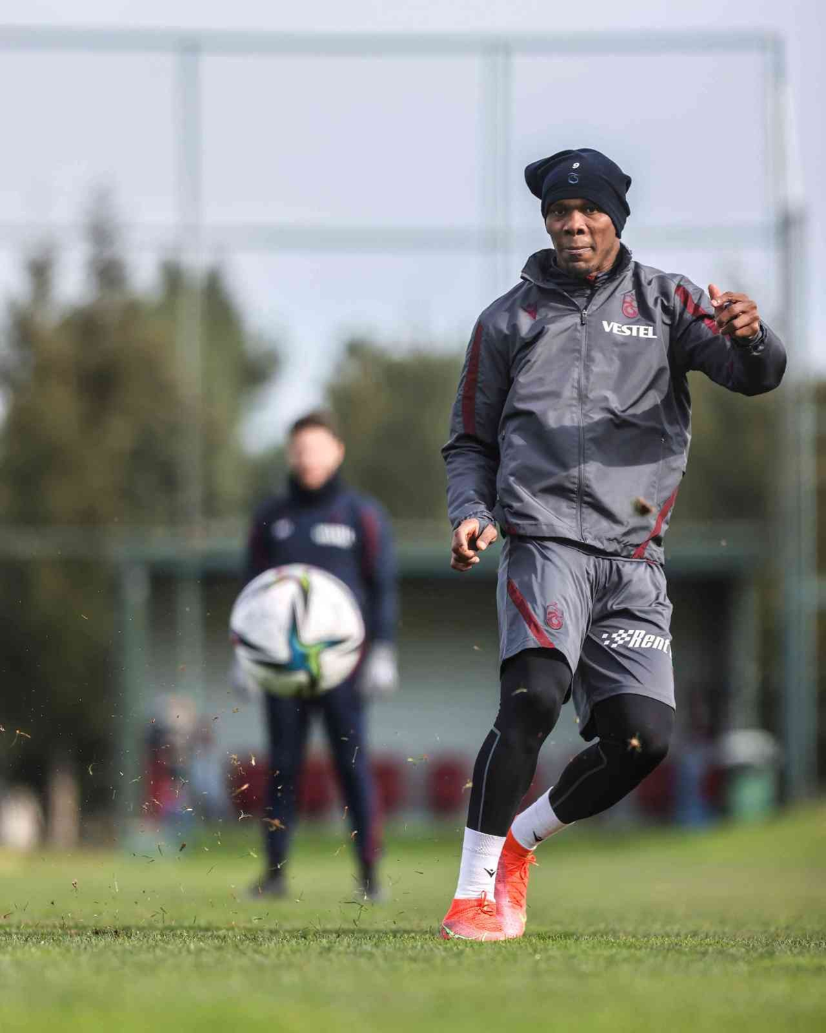 Nwakaeme 3 b�y�klere kar�� bir ilk pe�inde