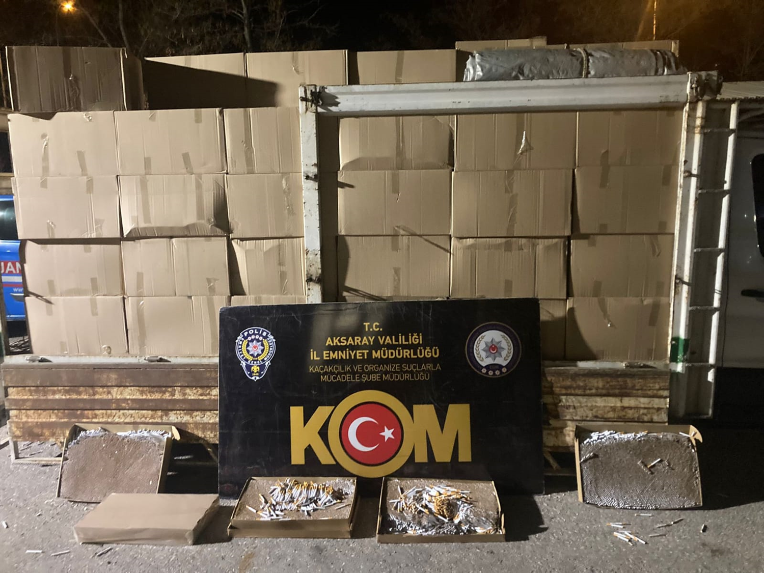 Aksaray'da ka�ak makaron bask�n�