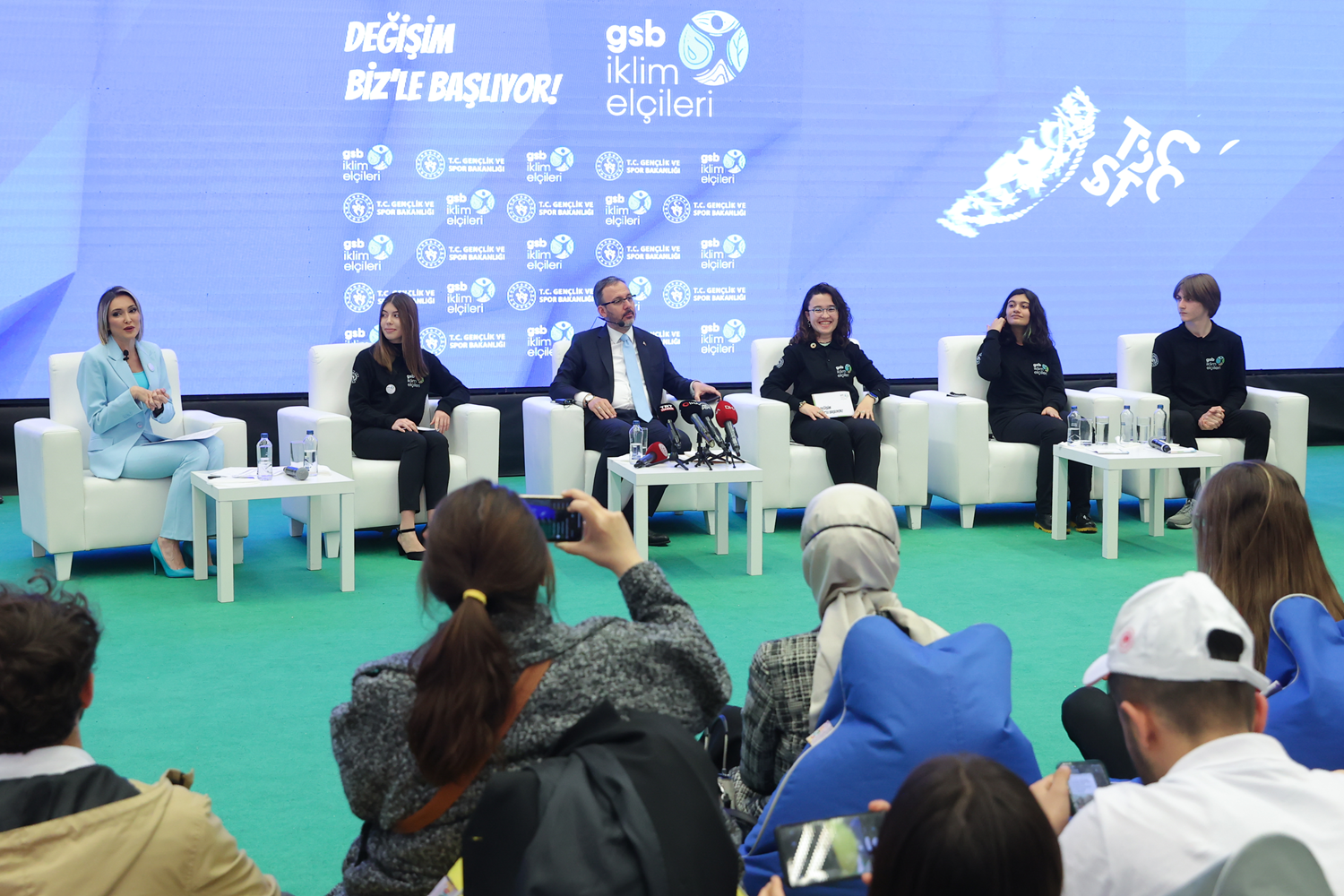 Bakan Kasapo�lu, Gen�lik ve Spor Bakanl��� �klim El�ileri Oturumu'na kat�ld�