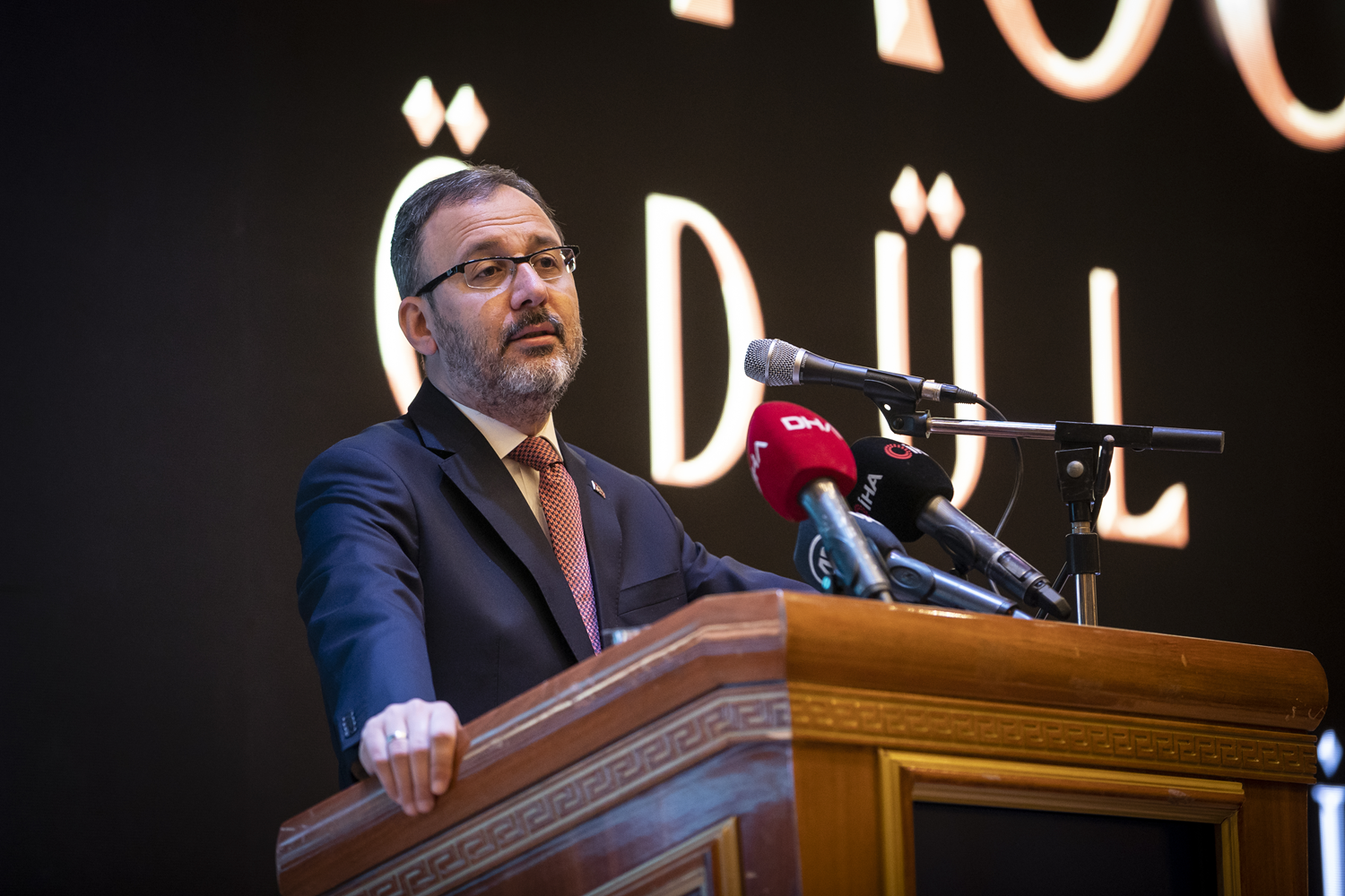 Bakan Kasapo�lu: G�n�ll�l�k �al��malar�m�z� h�z kesmeden devam ettiriyoruz