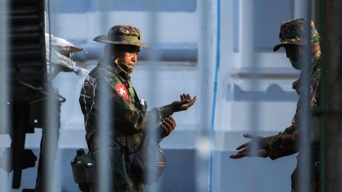 Myanmar'da siyasi mahkum says 10 bine ulat