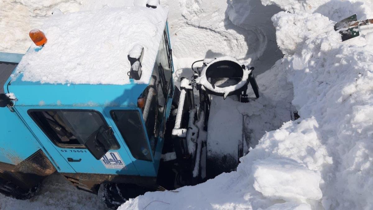 Erzurum ile Kars'ta kar ve tipi nedeniyle 32 yerleim yerinin yolu ulama kapal bulunuyor