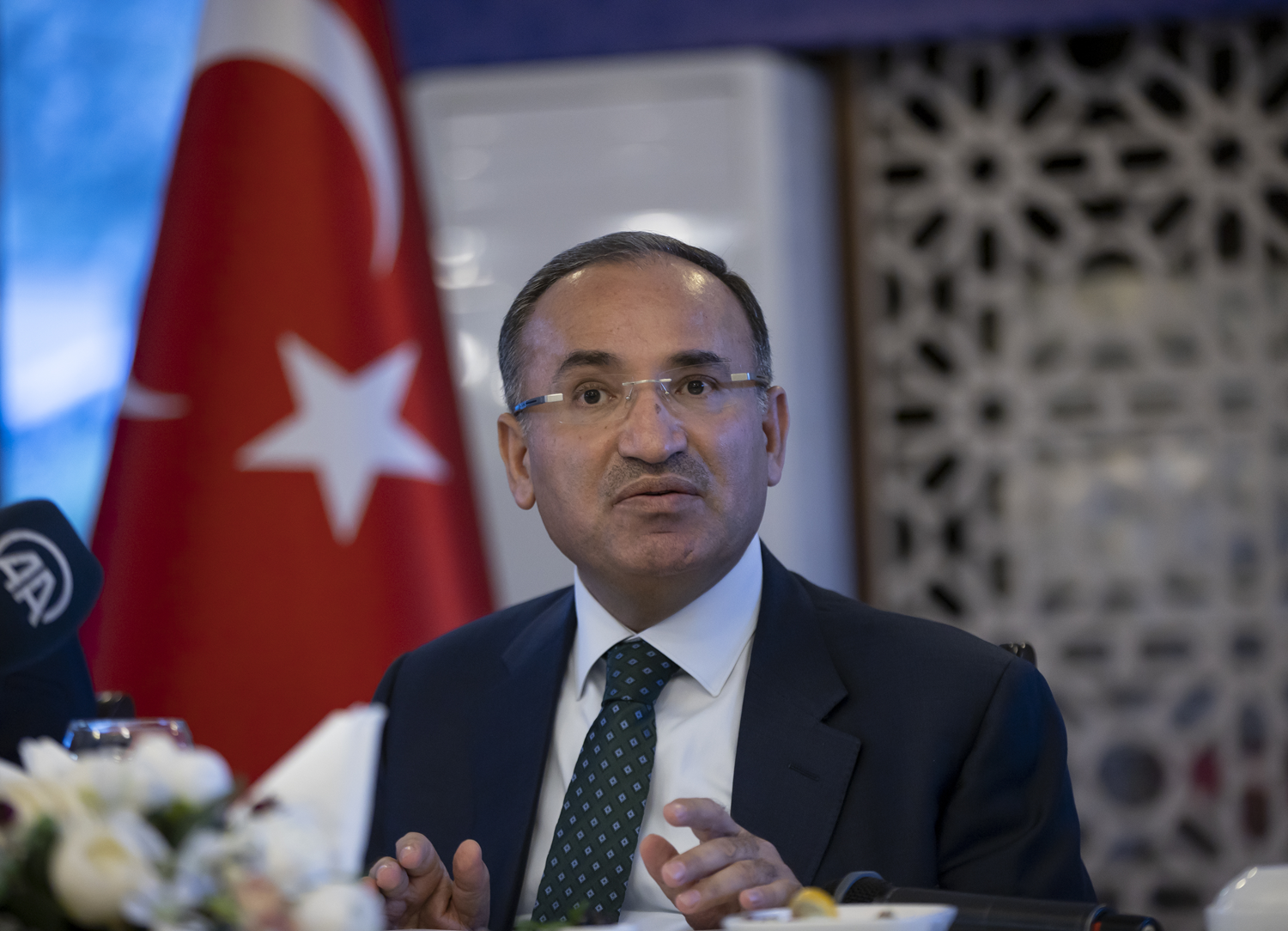 Adalet Bakan� Bozda�'dan as�ls�z iddialara tepki: Prim vermeyece�iz