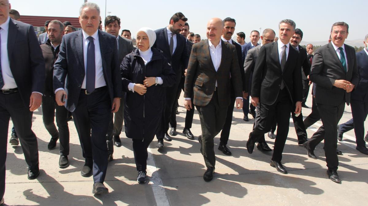 Bakan Karaismailolu, Malatya'da AK Parti ve MHP il bakanlklarn ziyaret etti