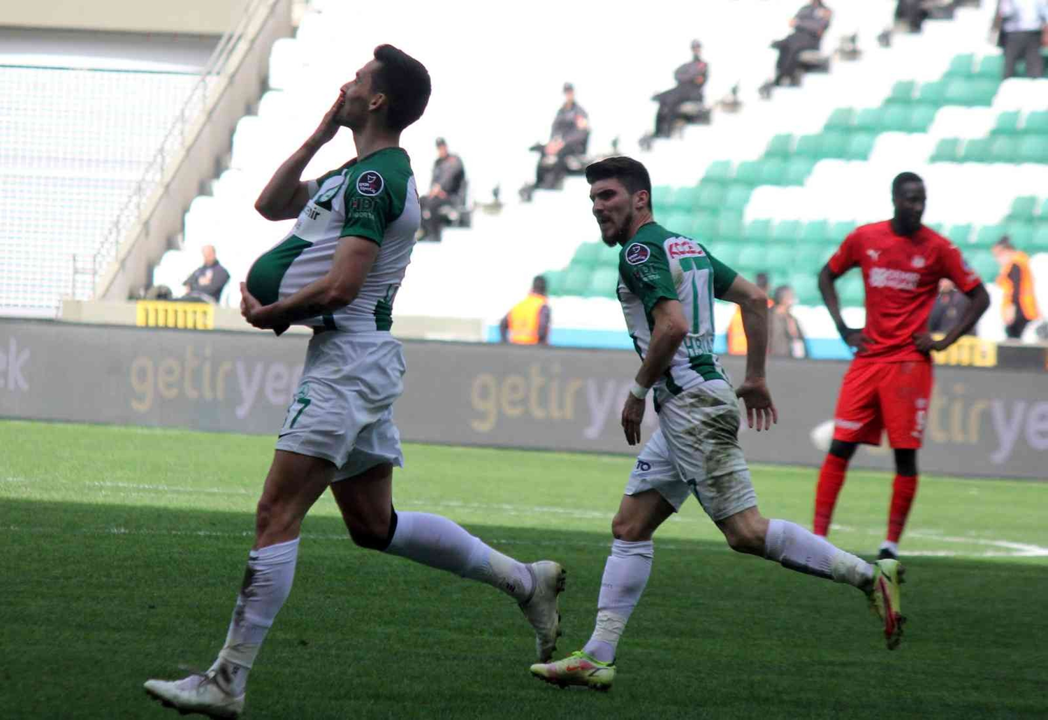 Giresunspor'u Sivasspor ma��nda Umut Nayir kurtard�