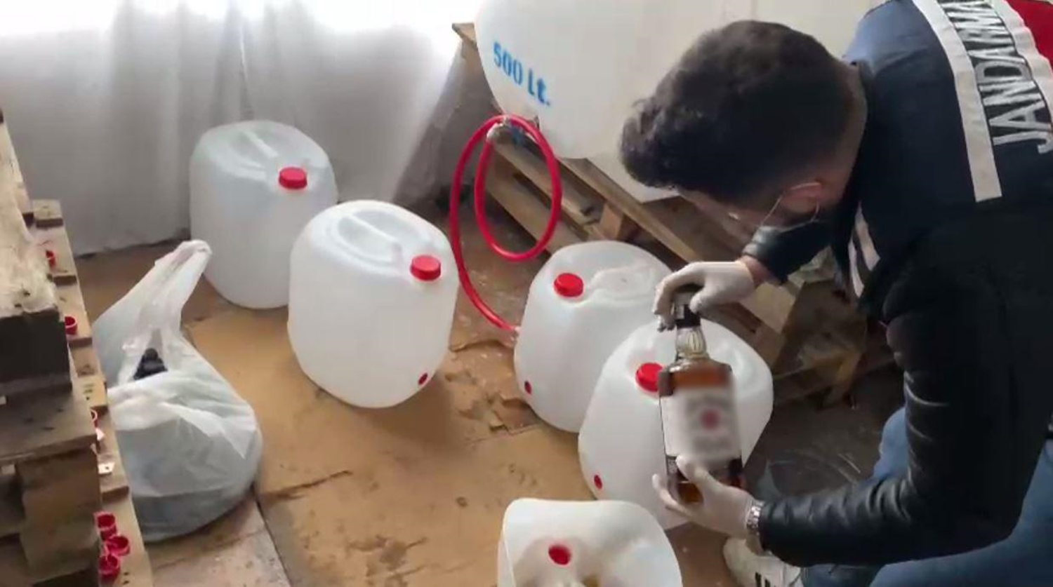 �stanbul'da 4 bin litre sahte i�ki ve etil alkol ele ge�irildi