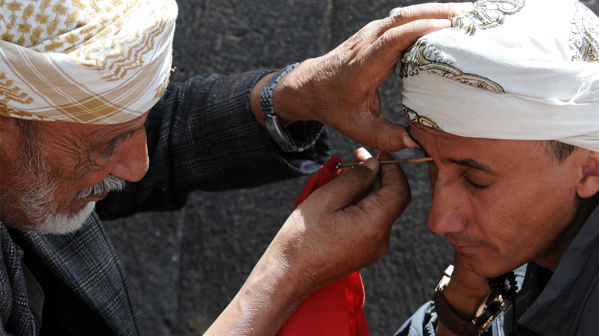 Yemenli erkeklerin Ramazan gelene�i 's�rme'