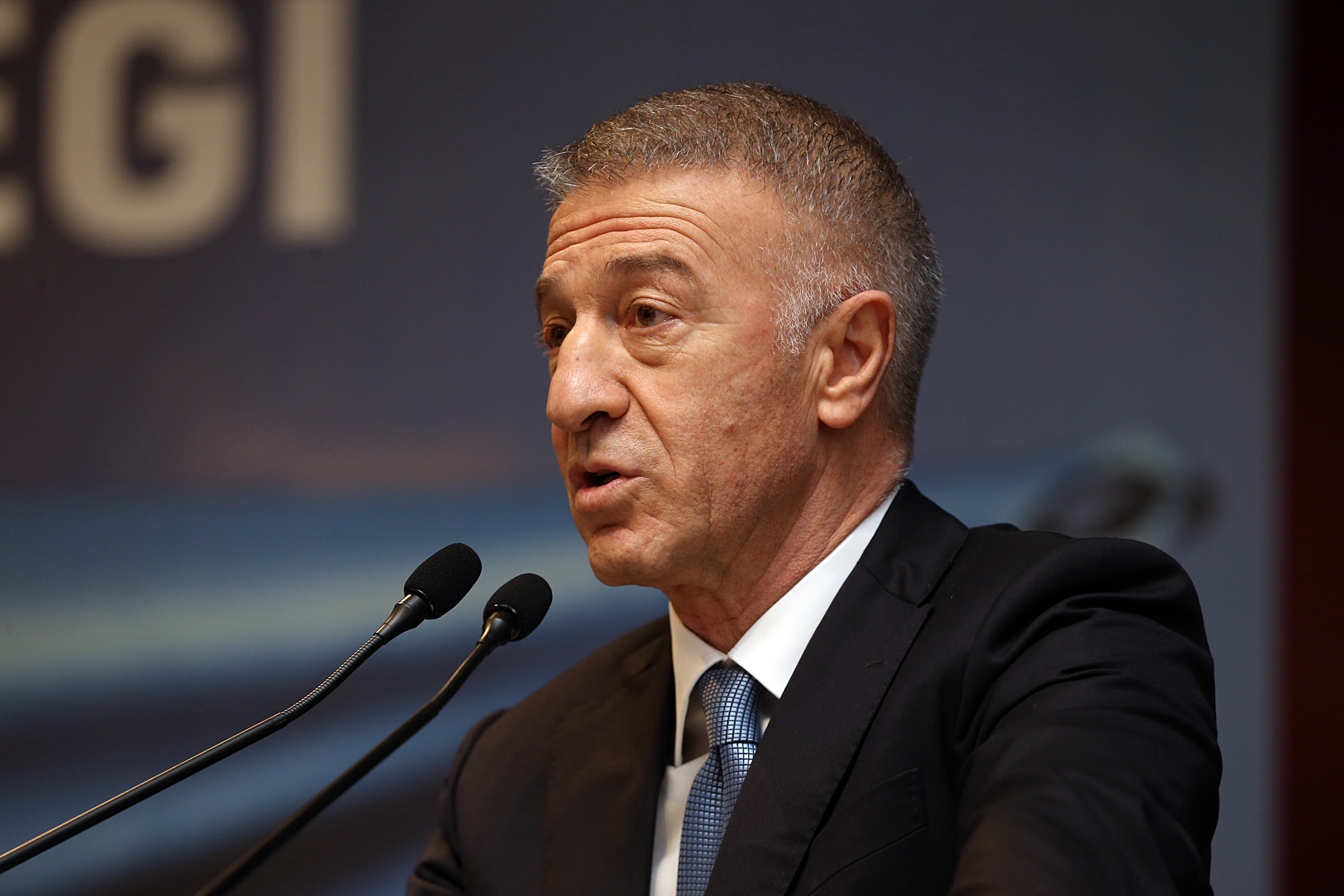 Ahmet A�ao�lu: Nihat �zdemir'e sayg� duymak laz�m, ger�ekten �ok yoruldu