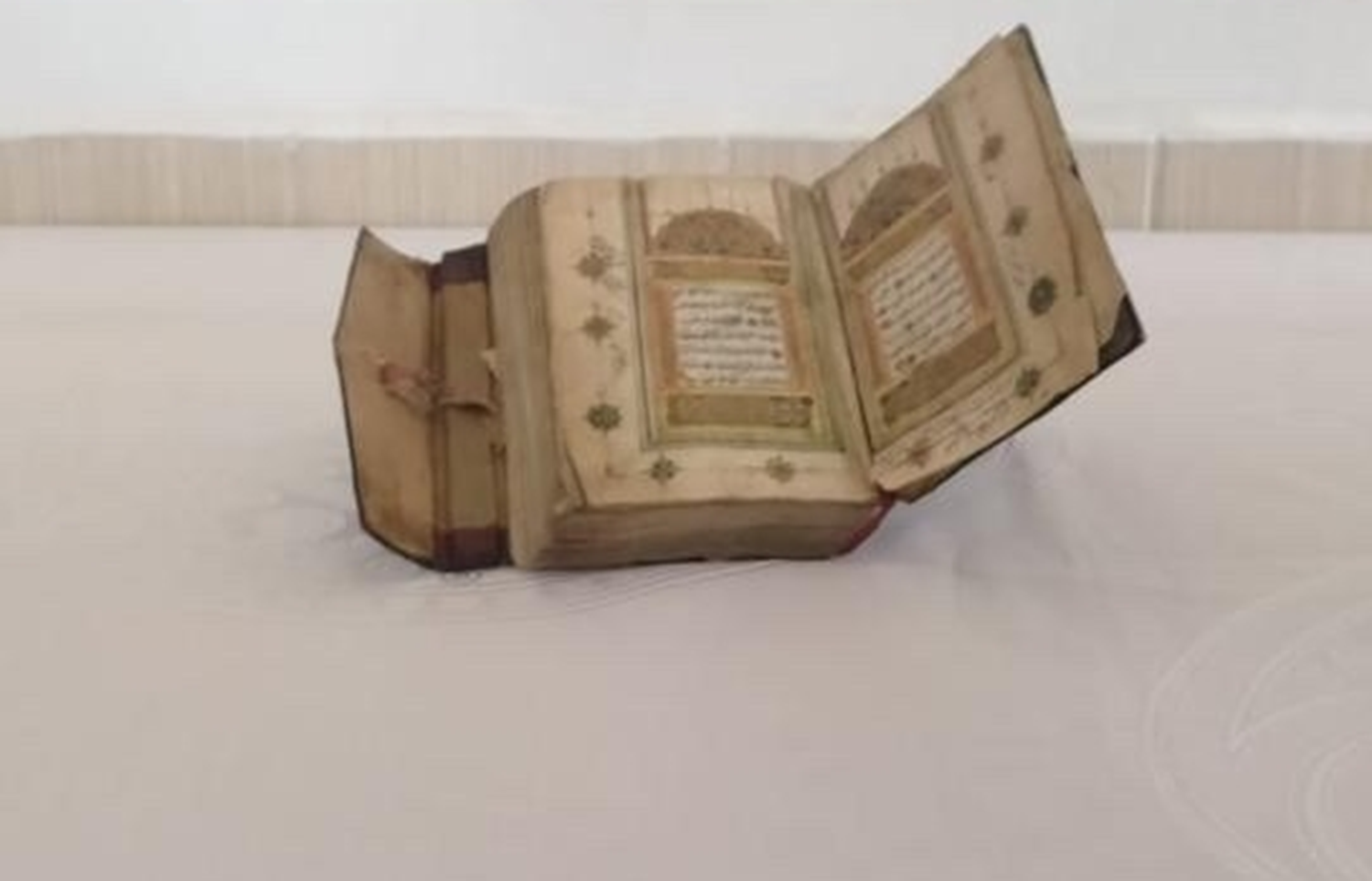 Burdur'da Osmanl� D�nemi'ne ait el yazmas� Kuran-� Kerim ele ge�irildi