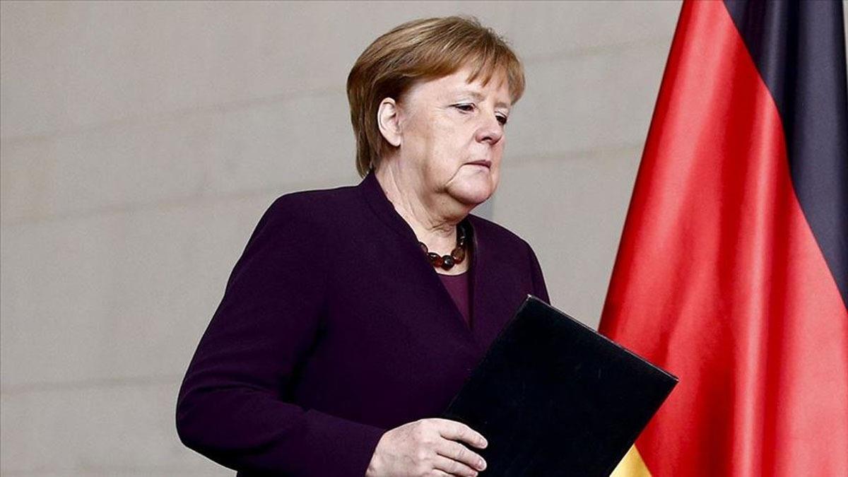 Merkel, Ukrayna'n�n 2008'de NATO'ya al�nmama karar�n� savundu