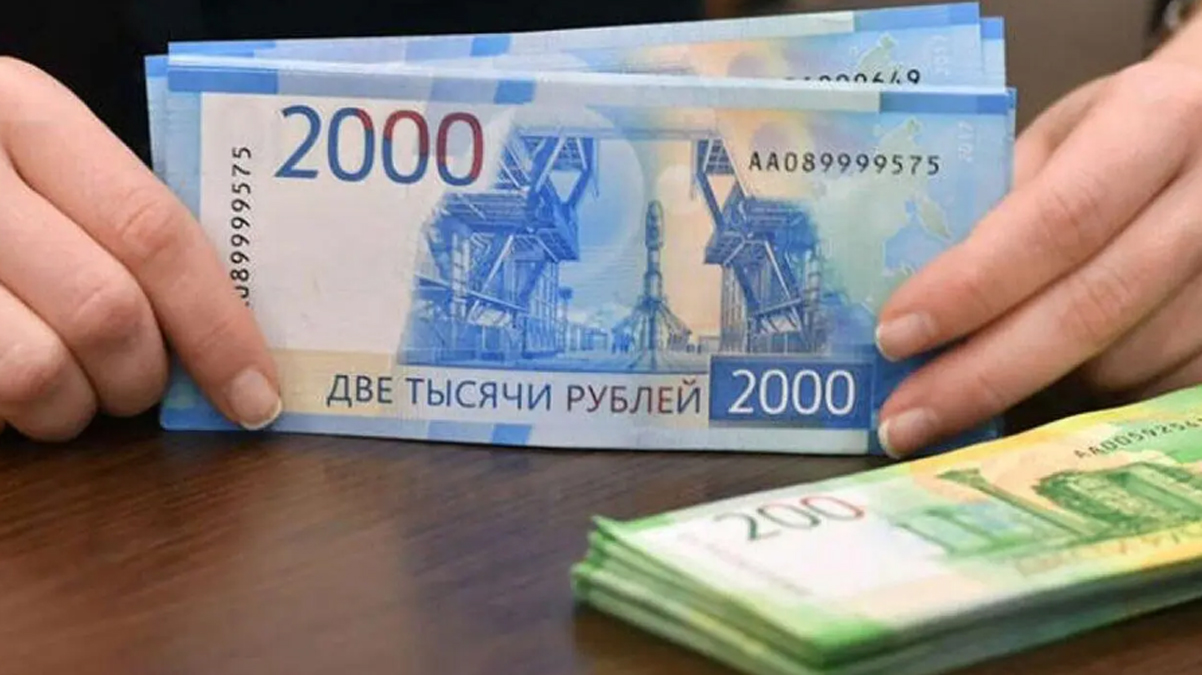 Putin'in resti kar��l�k buldu! Ruble ile �demeyi kabul ettiler