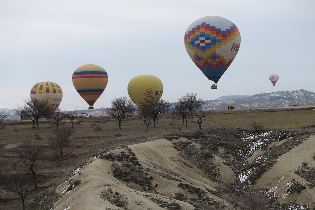 Kapadokya'da balon turlar�na r�zgar engeli