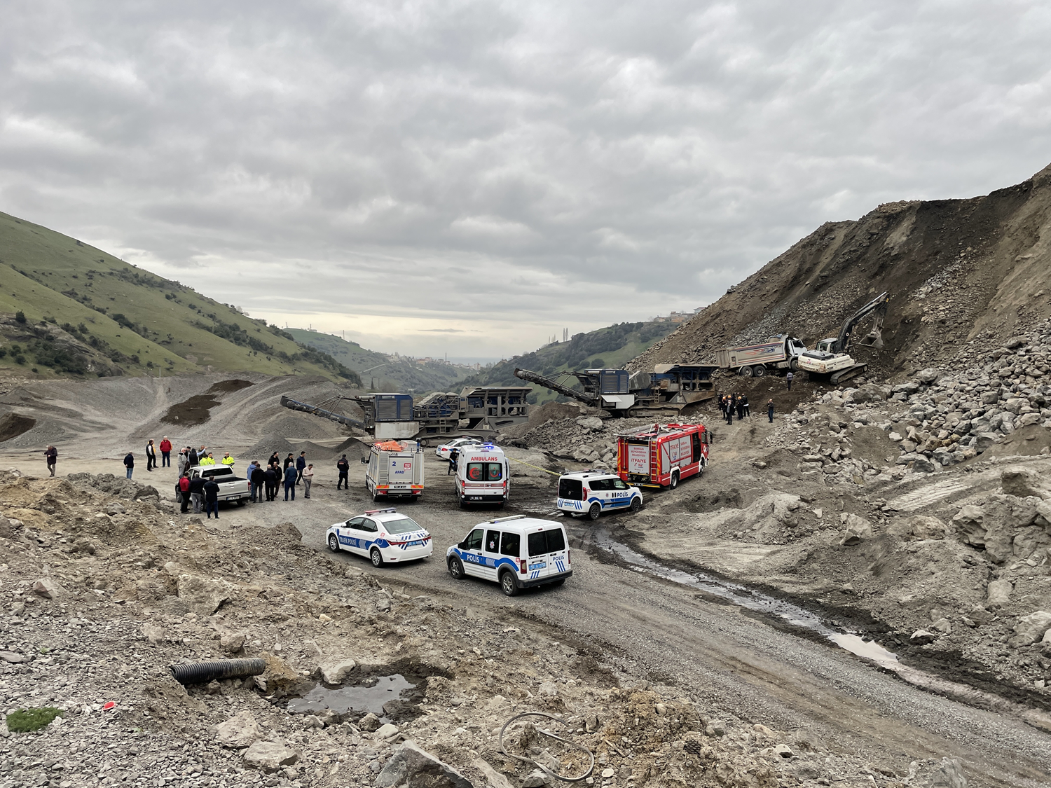 Ta� oca��nda devrilen kamyonun s�r�c�s� hayat�n� kaybetti