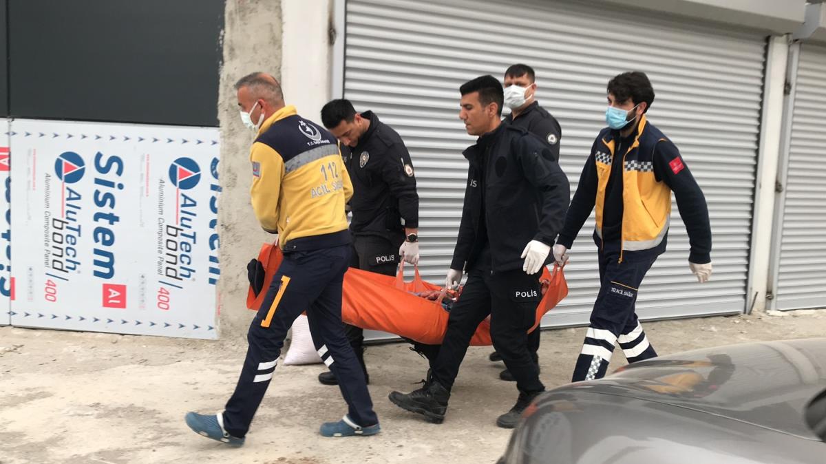 Adana'da bir evde yaral erkek ile kadn cesedi bulundu
