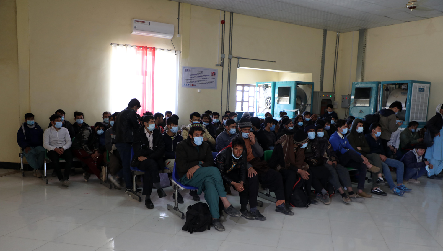 �ran'dan s�n�r d��� edilen Afgan g��menler 'k�t� muameleden' �ikayet�i