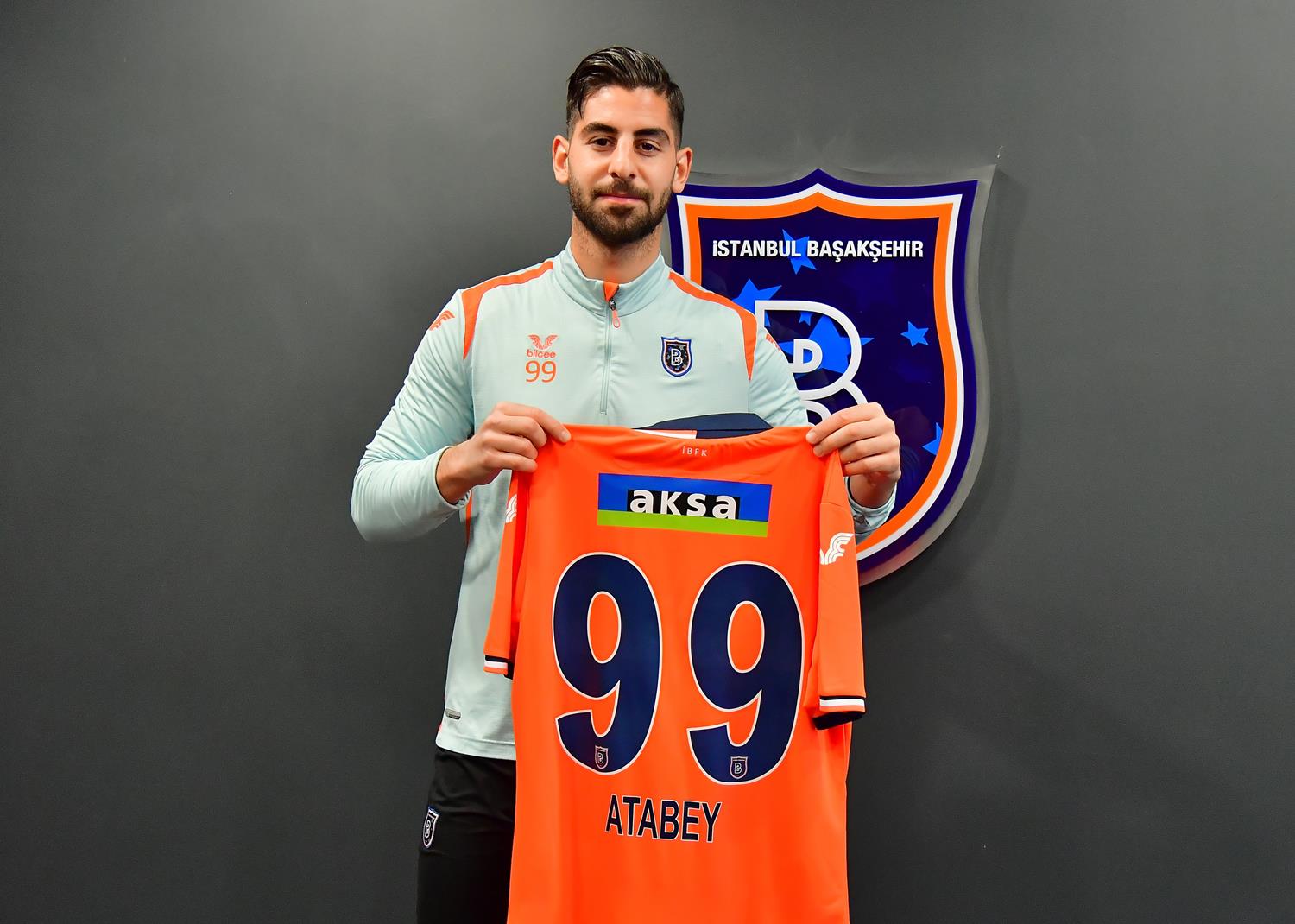 Ba�ak�ehir'den Atabey �i�ek'e yeni s�zle�me