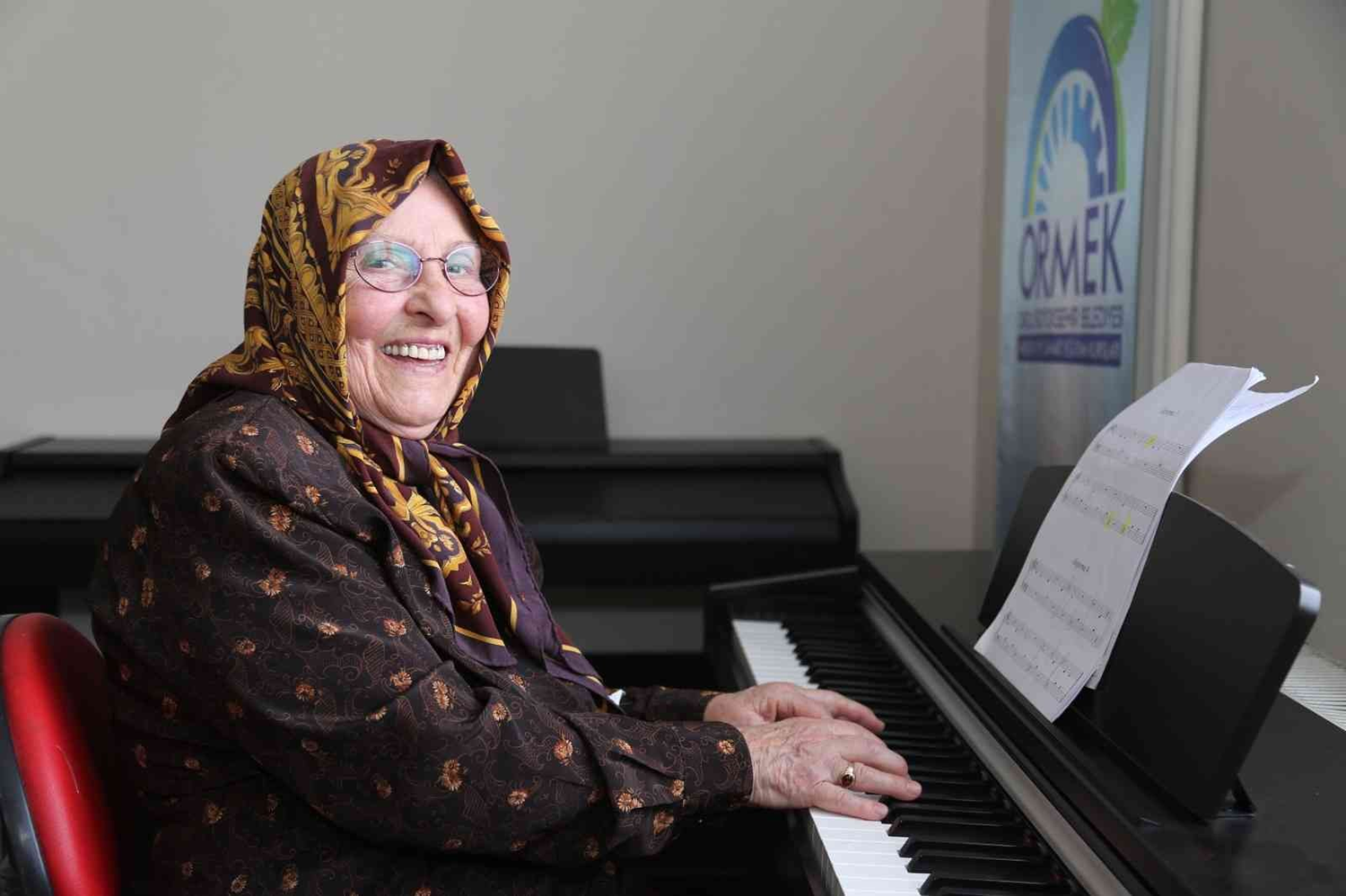 86 yandaki Nurten nine piyano kursuna balad: ocukluk hayalimi gerekletirdim