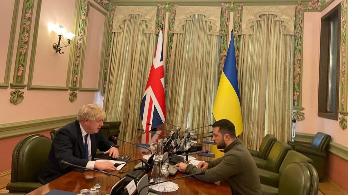 Boris Johnson, Kiev'de Zelenski ile grt