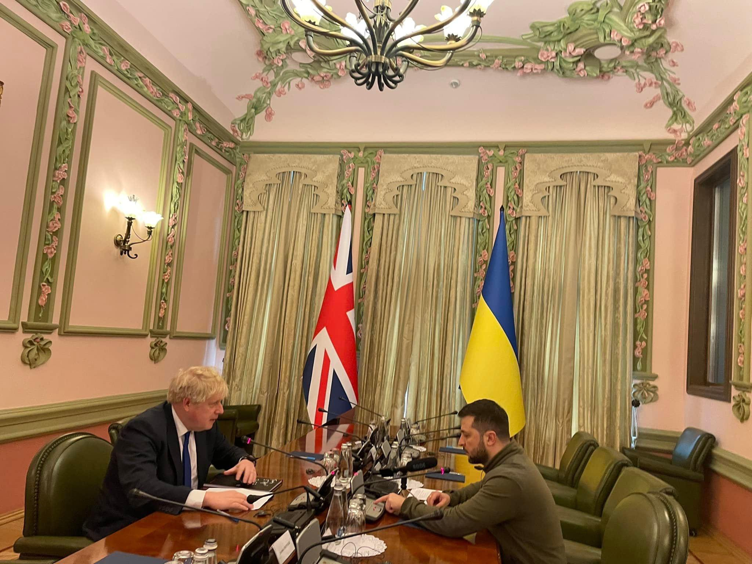 Boris Johnson, Kiev'de Zelenski ile g�r��t�