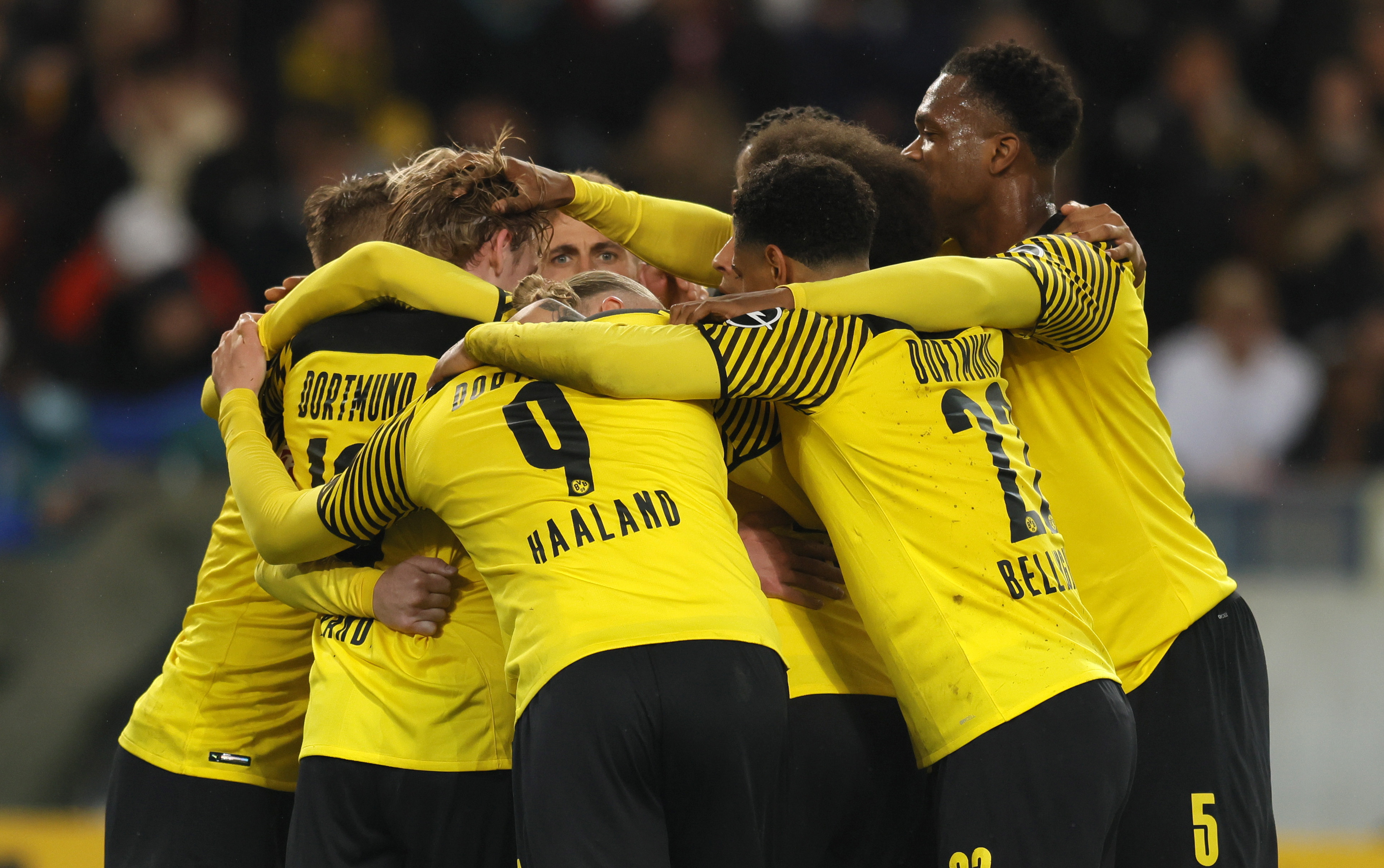 Borussia Dortmund, Stuttgart deplasman�nda 2 golle kazand�