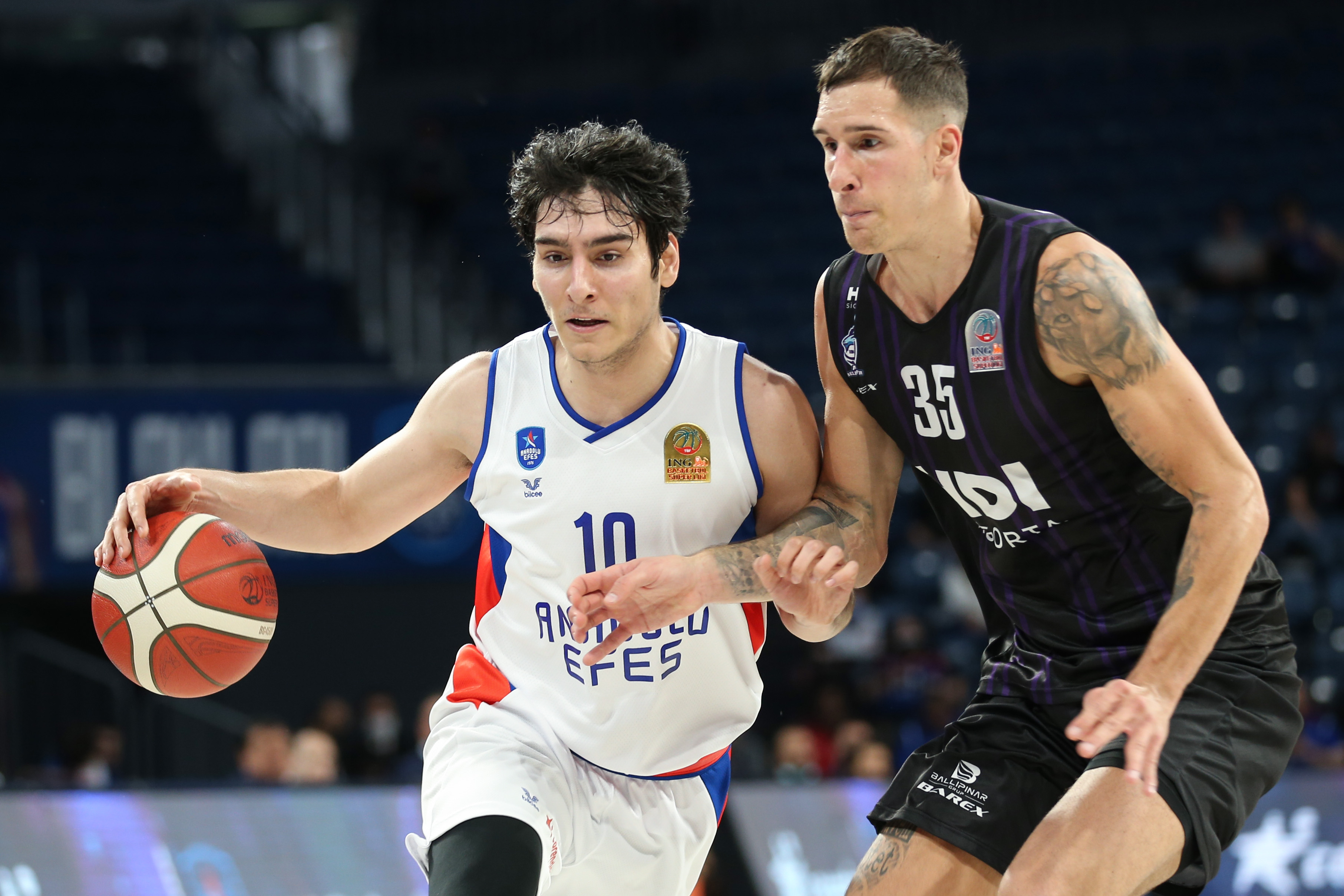 Anadolu Efes evinde farkl� kazand�