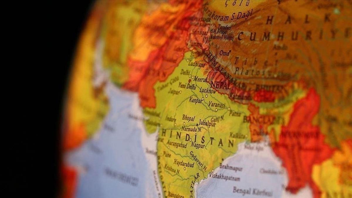 Hindistan, ABD ve Rusya arasnda denge politikas yrtmeye alyor