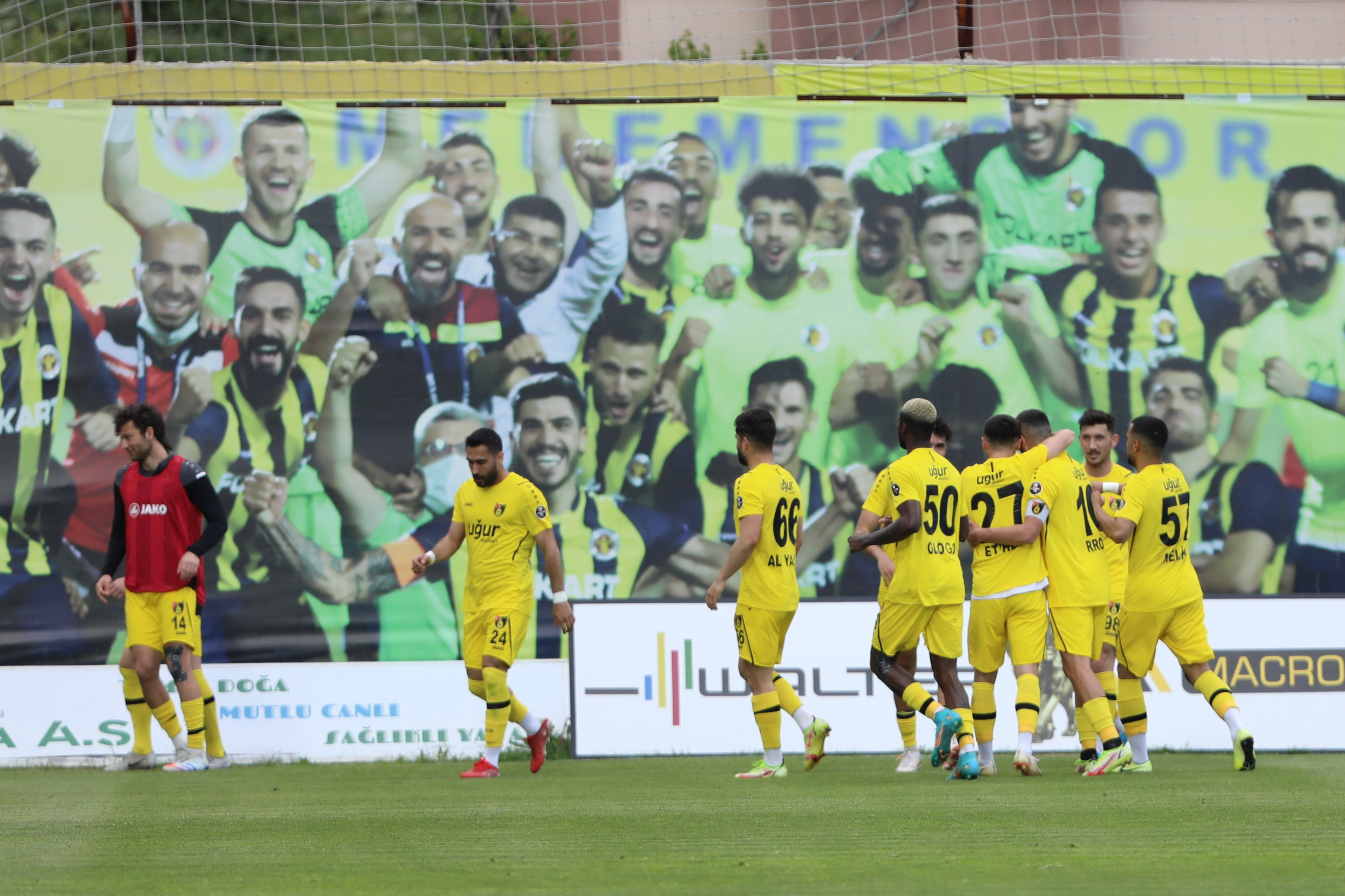 �stanbulspor deplasmanda Menemenspor'u yendi