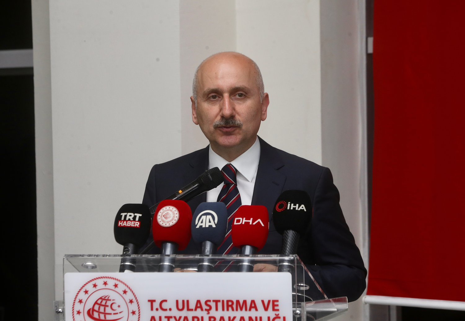 Bakan Karaismailo�lu: PTT, devletimizin vatanda��na uzatt��� eli oldu