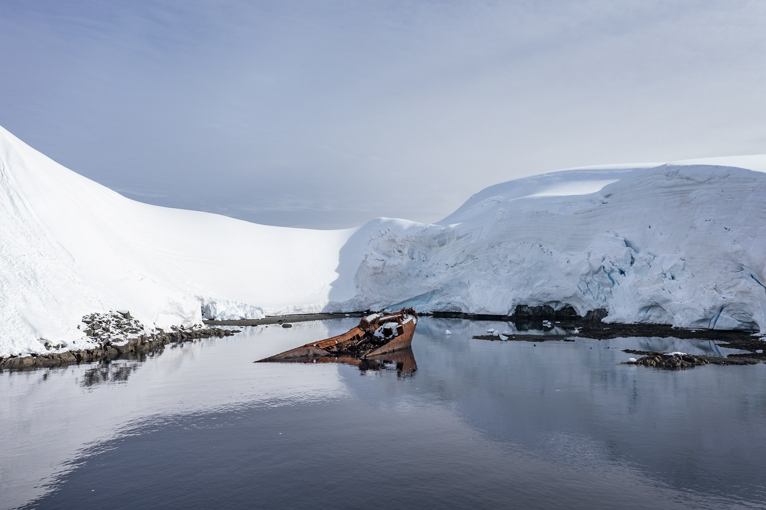 Antarktika'daki bat�k gemi turistlerin ve bilim insanlar�n�n ilgisini �ekiyor