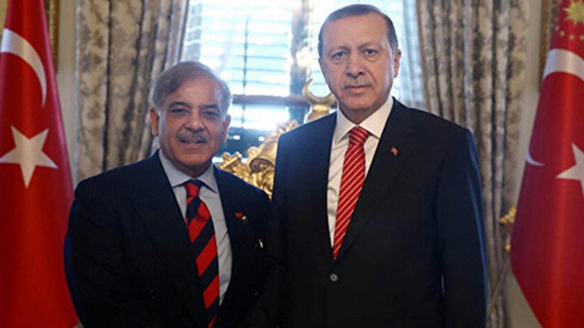 Cumhurbakan Erdoan'dan Pakistan'n yeni Babakan erif'e tebrik telefonu