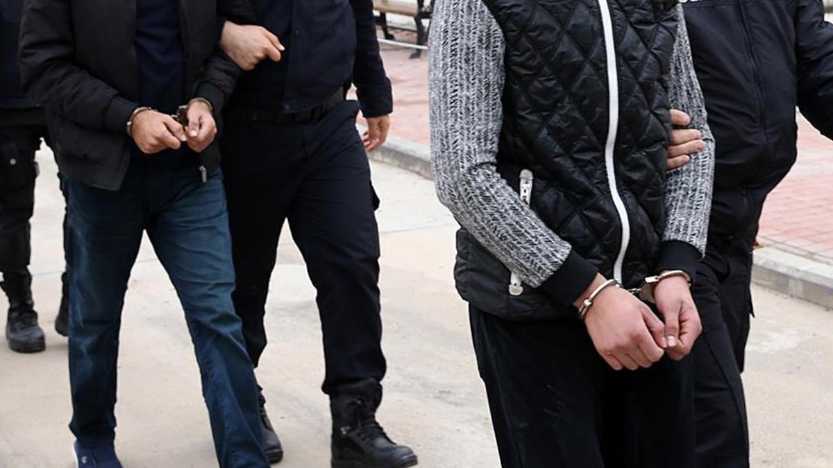 stanbul'daki FET operasyonunda yakalanan 20 pheliden 7'si tutukland