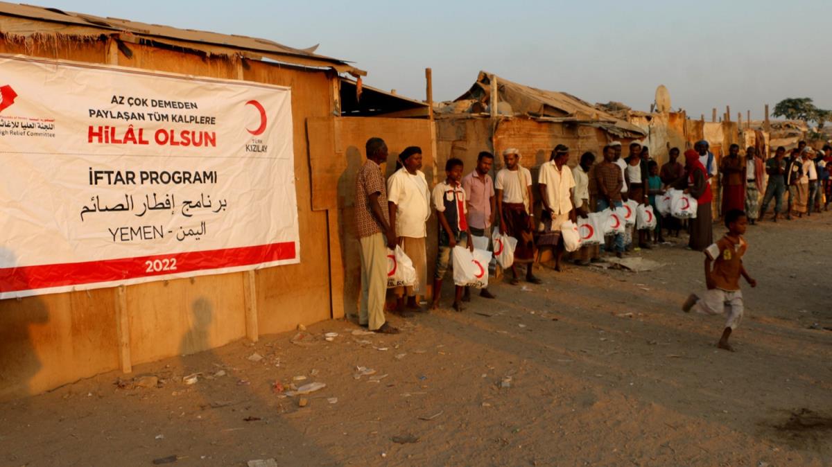 Trk Kzlaydan Yemen'de 700 kiiye iftar verdi 