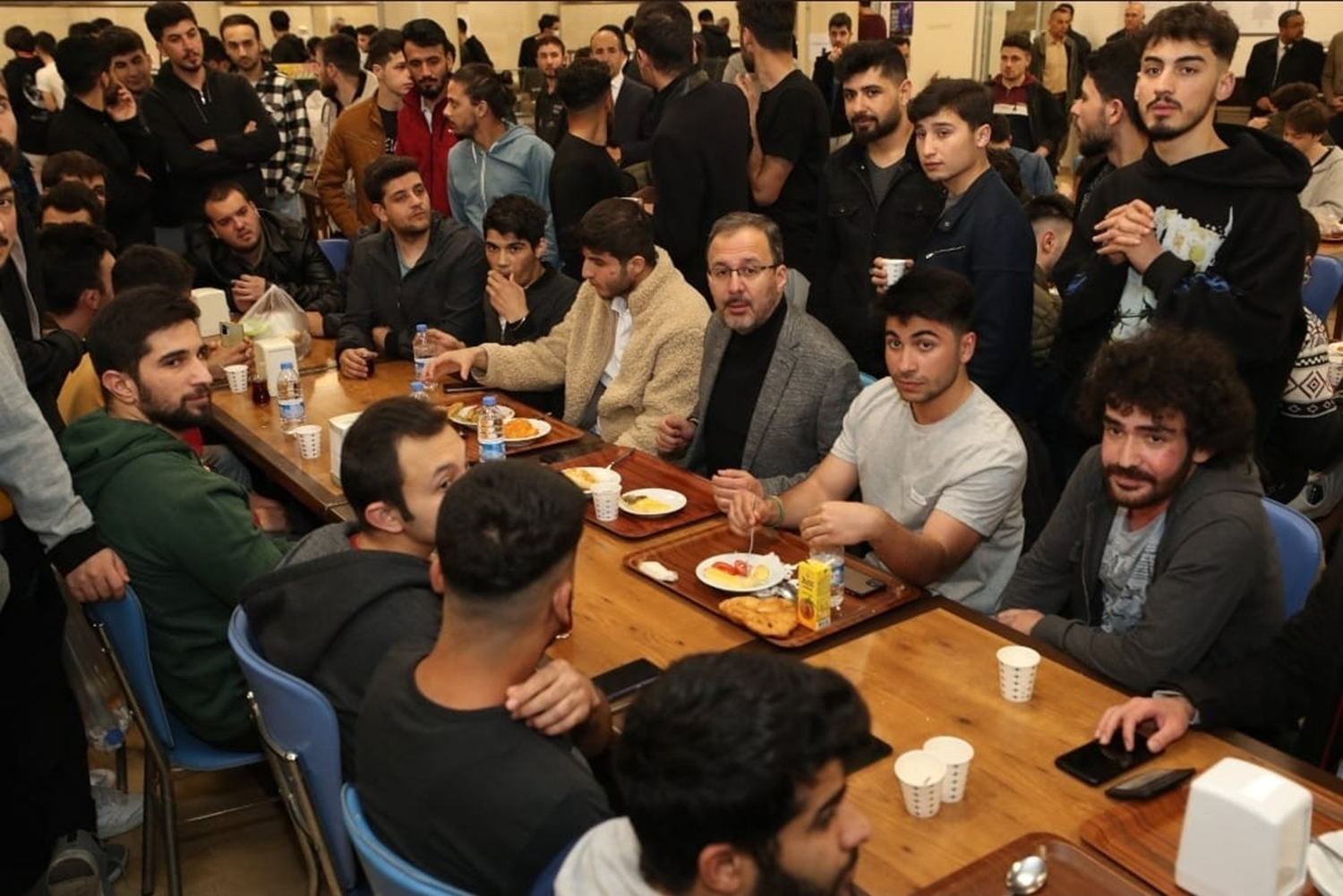 Bakan Kasapo�lu, ��rencilerle sahur yapt�