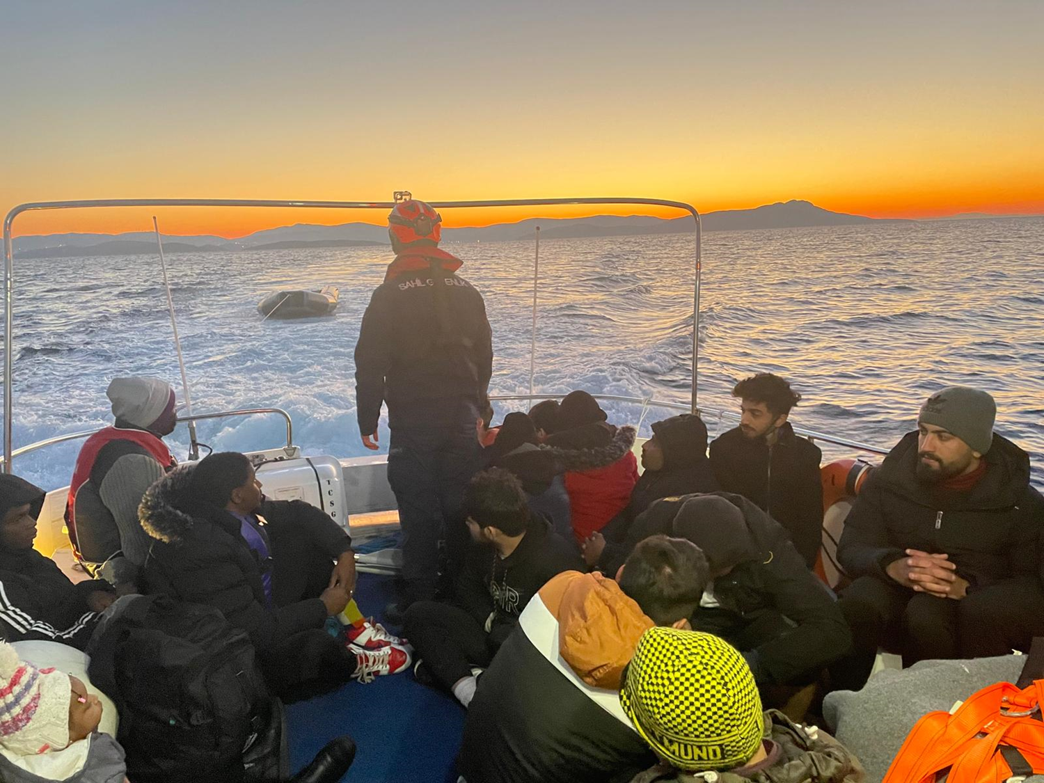 Mobil Radar 'MORAD-15' taraf�ndan tespit edildi! 17 ki�i yakaland�