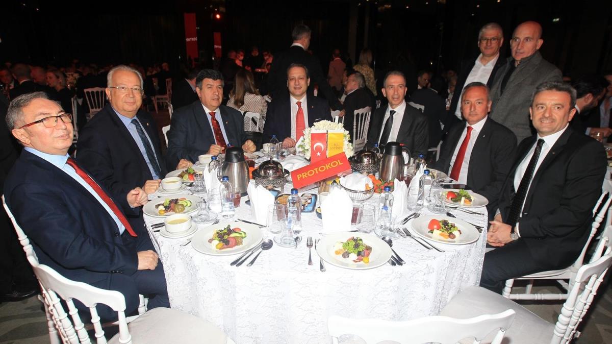 Galatasaray'da bakanlar 1905 GSYAD'n iftar yemeinde bir araya geldi