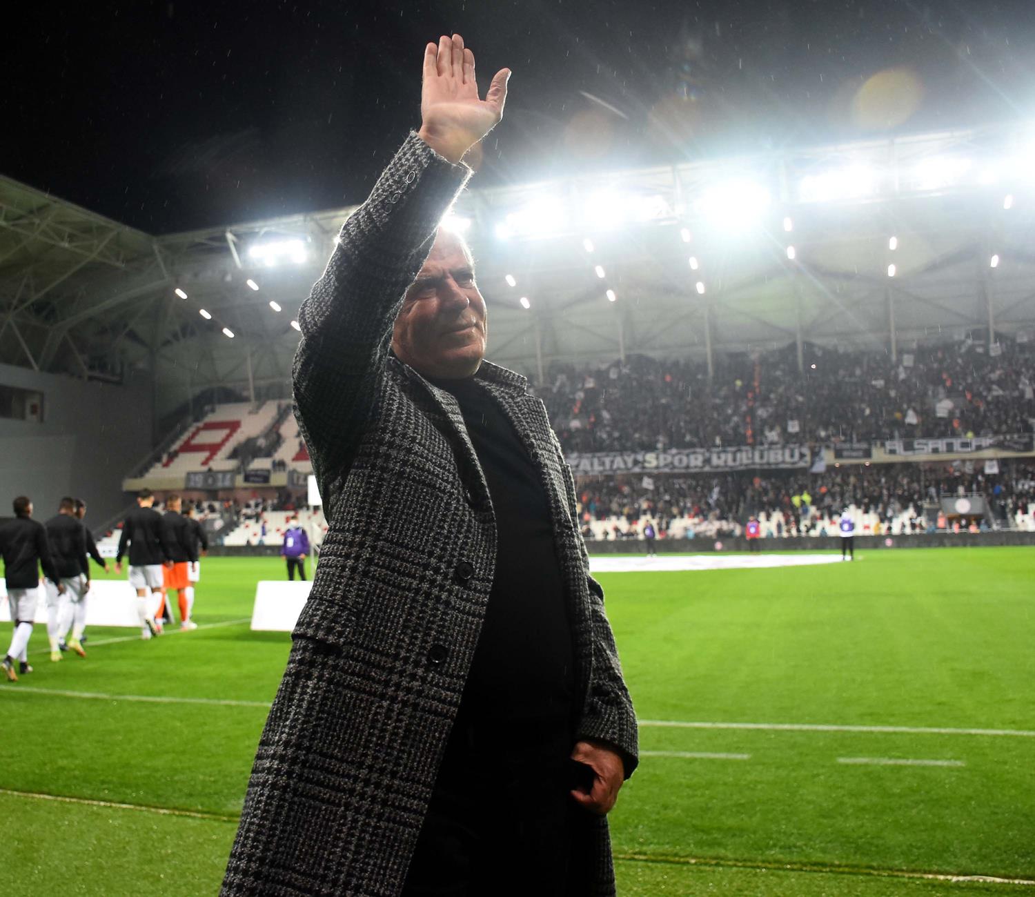 Mustafa Denizli'nin s�zle�mesi feshedildi