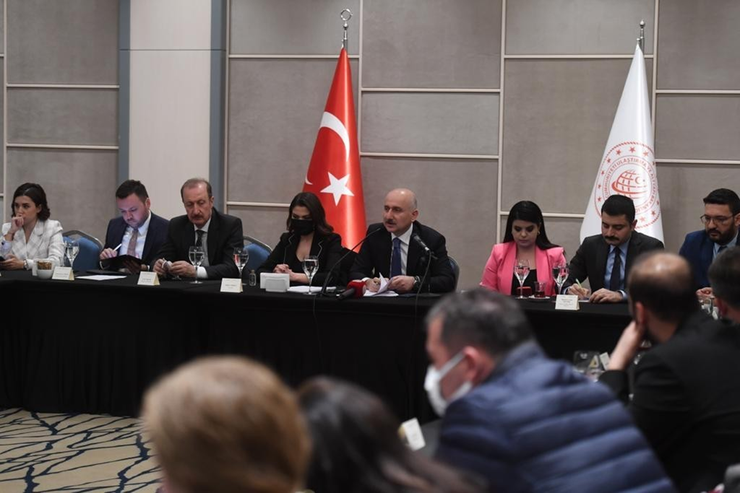 Bakan Karaismailo�lu'ndan Kanal �stanbul a��klamas�: Aralar�nda yar��a girdiler