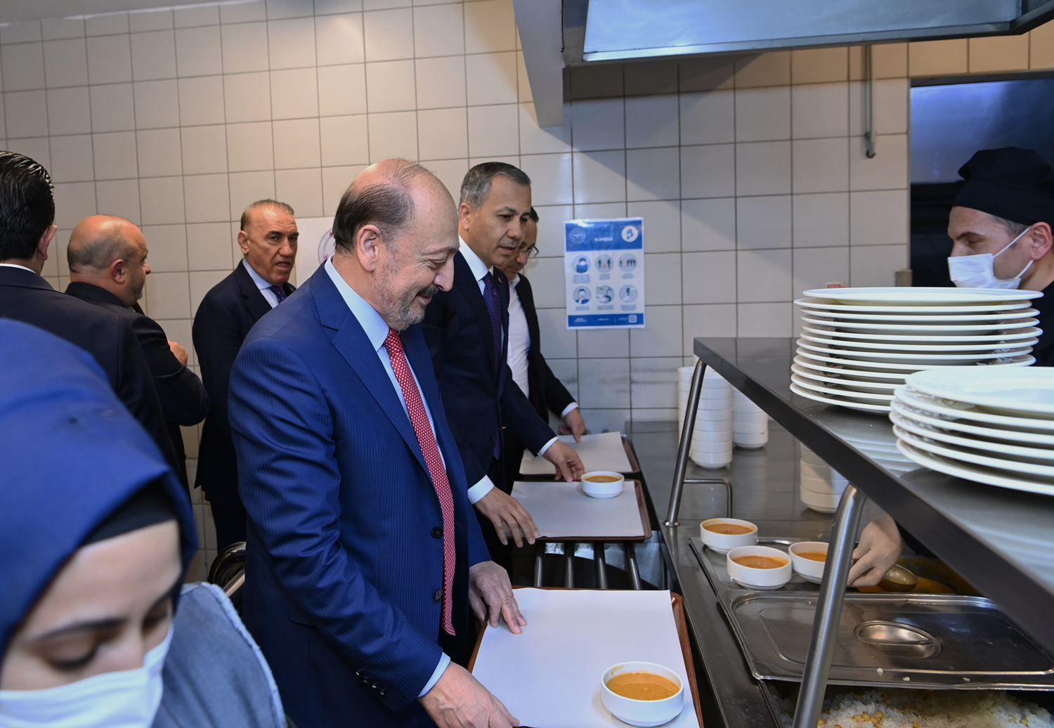 �al��ma ve Sosyal G�venlik Bakan� Vedat Bilgin �stanbul'da i��ilerle iftar yapt�