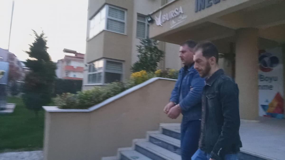 Bursa'da ehliyet snavnda kopya ekmeye alan kii yakaland