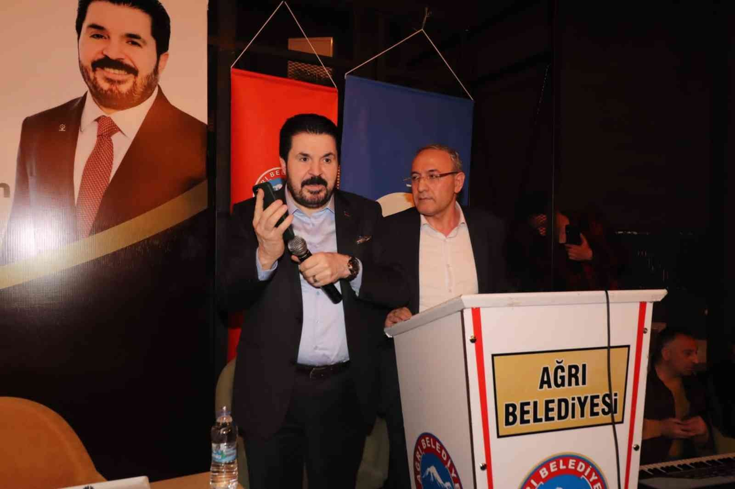 ��i�leri Bakan� Soylu, sahur program�nda telefonla A�r�l� gen�lere seslendi
