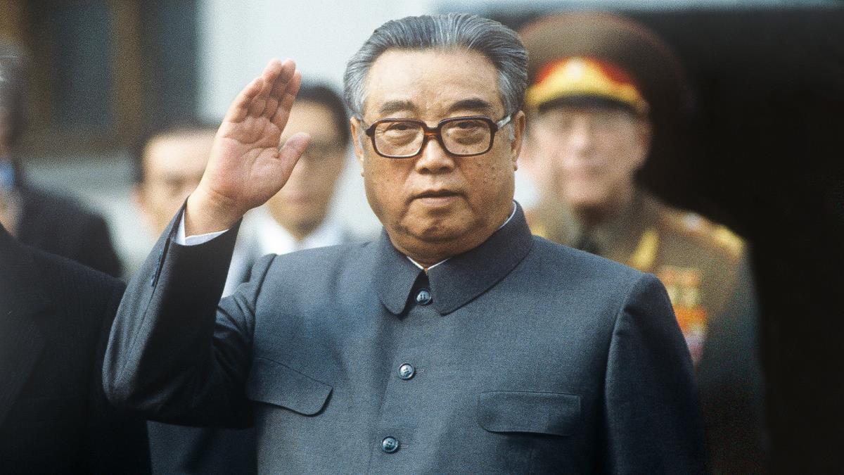 Kim Il-sung'un 110. doum gn askeri gei treni olmadan kutlad