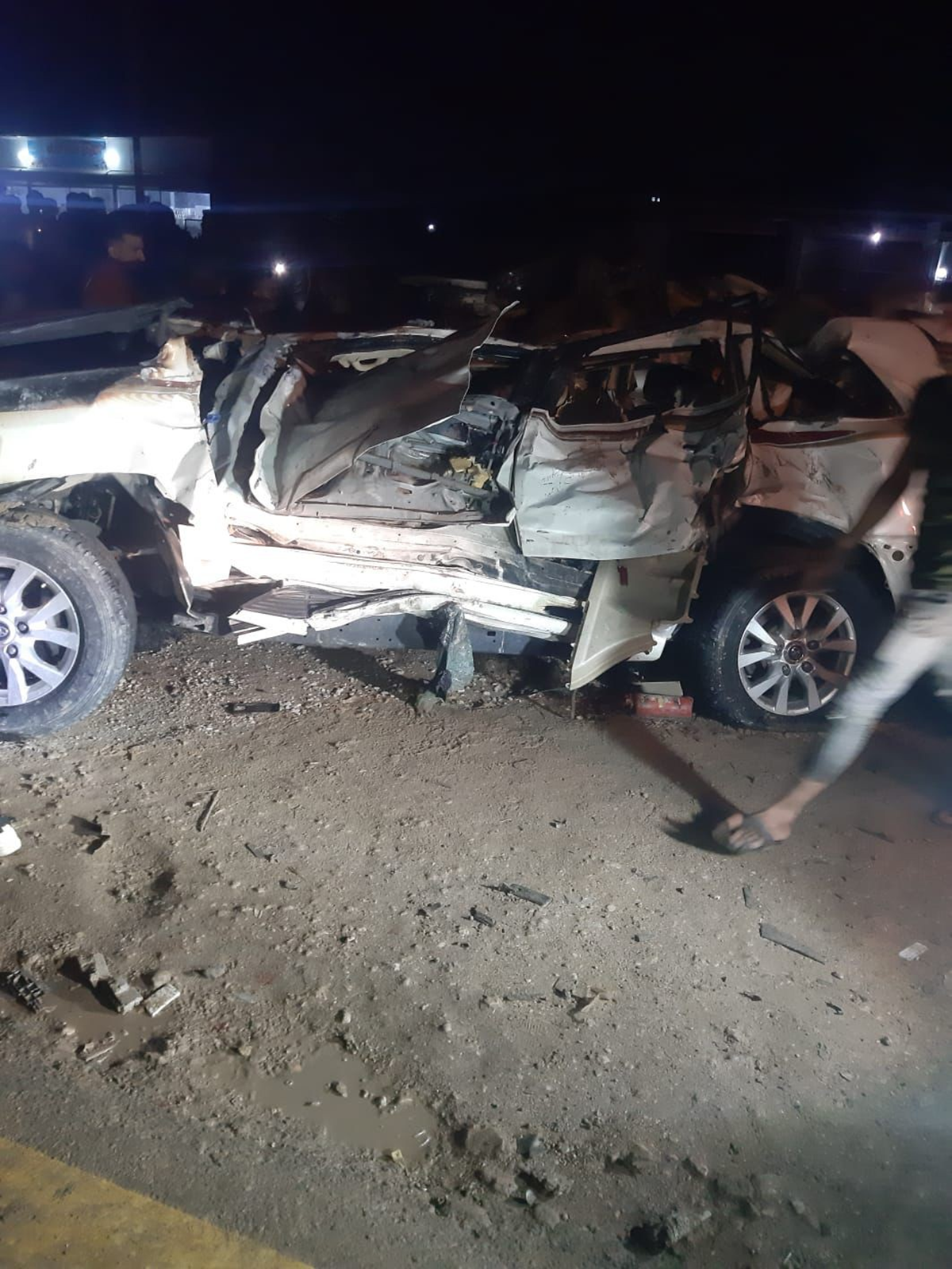 Kom�uda katliam gibi kaza: 11 �l�