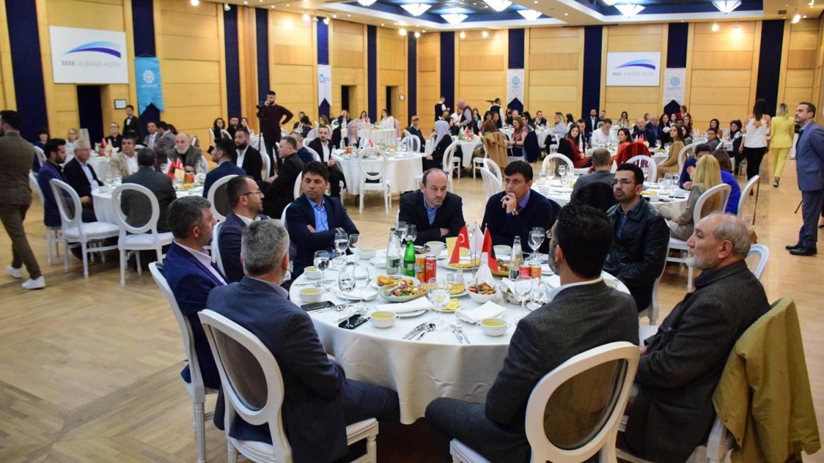 Trkiye Maarif Vakf Arnavutluk'ta iftar verdi