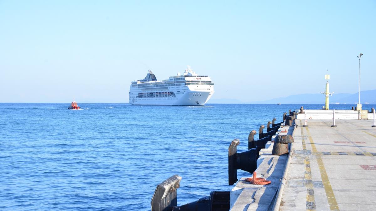 Trkiye, 'yzen otel' olarak da bilinen dev gemileri arlyor